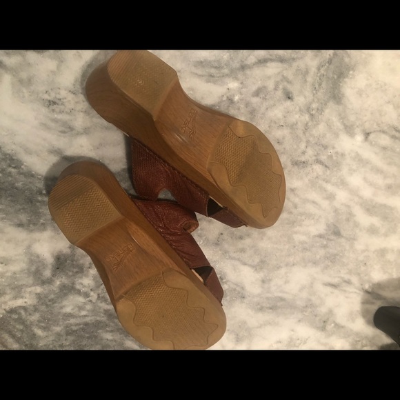 Dansko Wedge Sandal/brown/ size 39 (8.5-9) - Picture 3 of 3